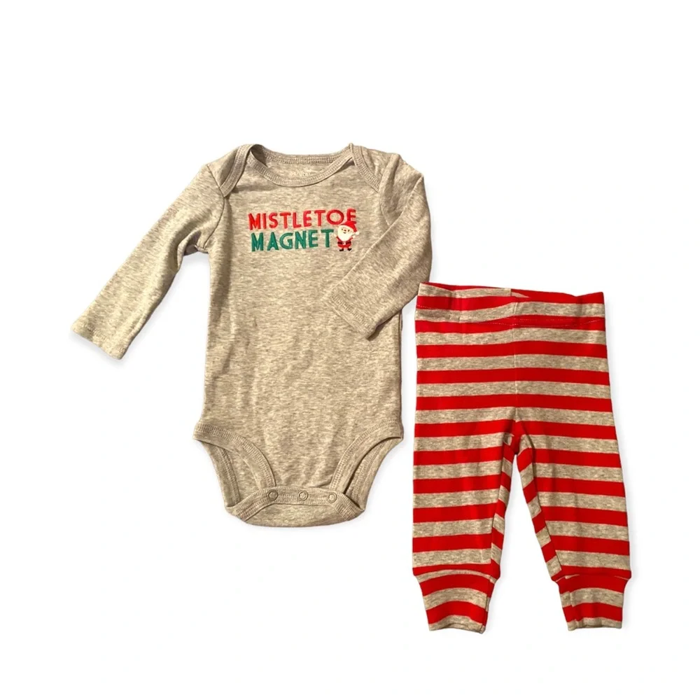 New Carter’s Christmas Outfit Mistletoe Magnet 3 months